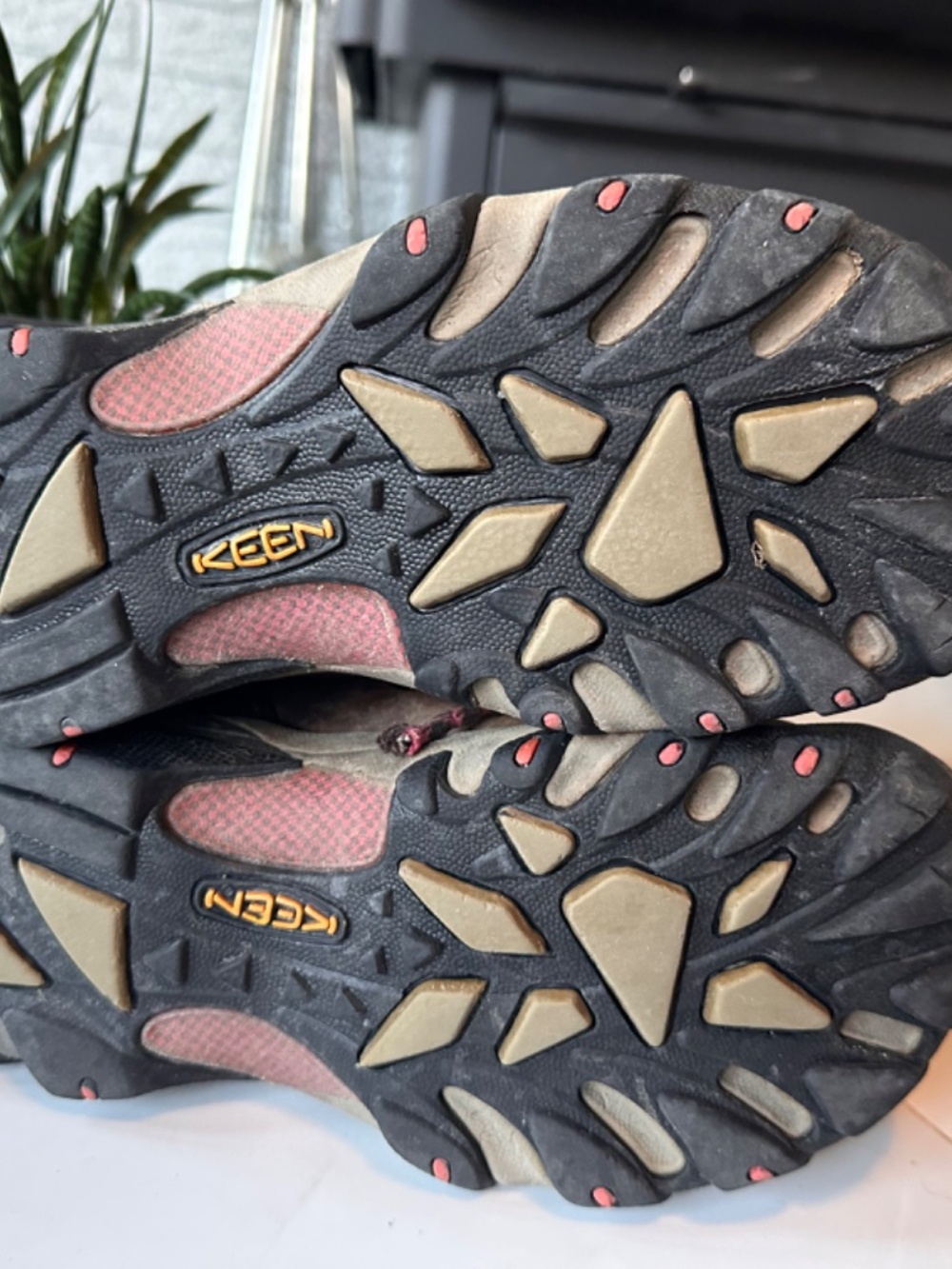 Women's Keen Targhee II Mid Waterproof Hiking Boots - Size 7 - Picture 7 of 8